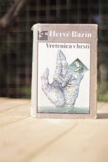 Vretenica v hrsti Hervé Bazin